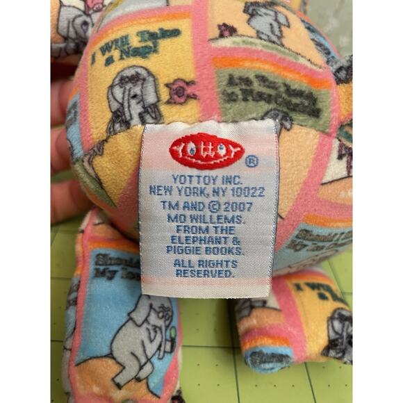 Mo Willems Yottoy Piggie 2007 Anniversary Stuffed Animal Plush Piggy And Book - Picture 7 of 13